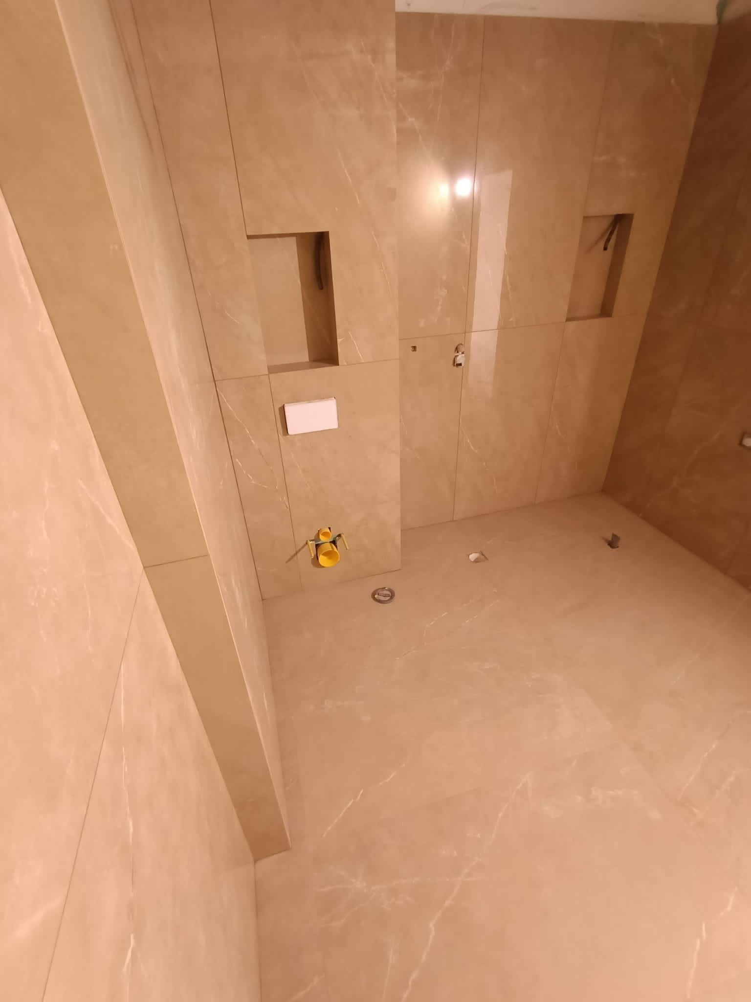 Azulejo PRO Portafolio. Instalación los azulejos, losas, baldosas