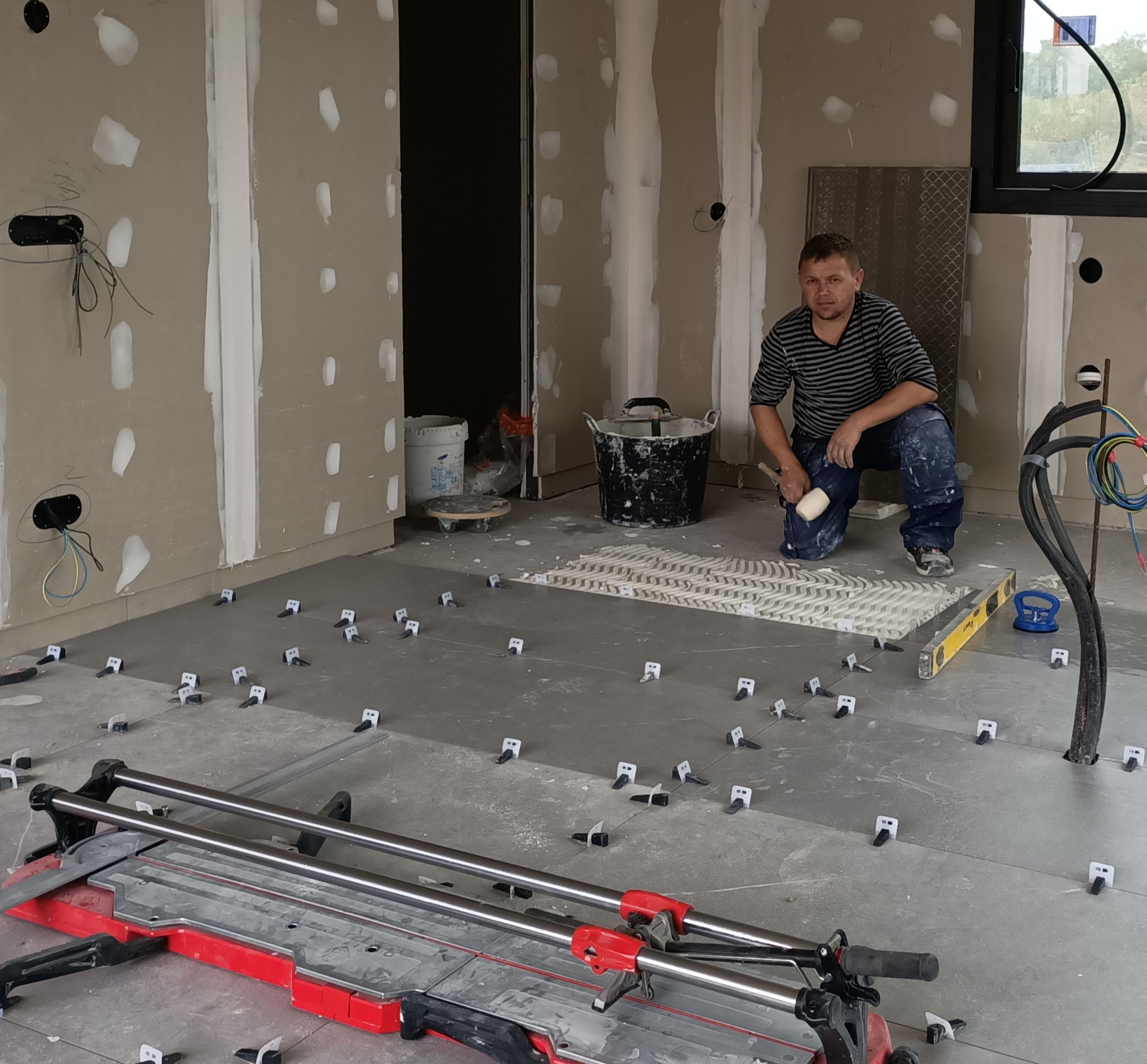 Azulejo PRO Portafolio. Instalación los azulejos, losas, baldosas