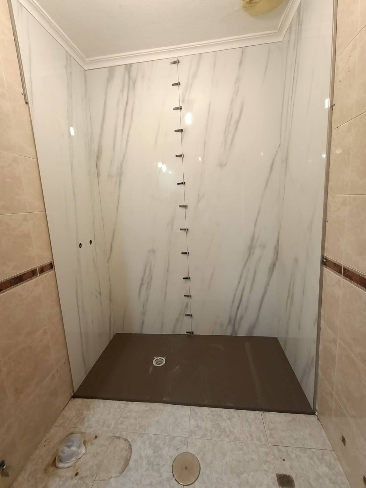 Azulejo PRO Portafolio. Instalación los azulejos, losas, baldosas