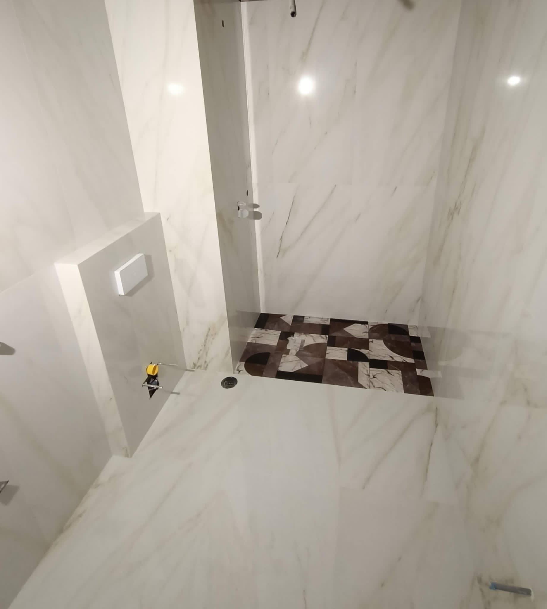 Azulejo PRO Portafolio. Instalación los azulejos, losas, baldosas